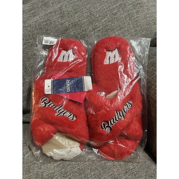 Foco Wisconsin Badgers Slippers Womens L 9-10 Faux Fur with Logo New - Picture 2 of 4